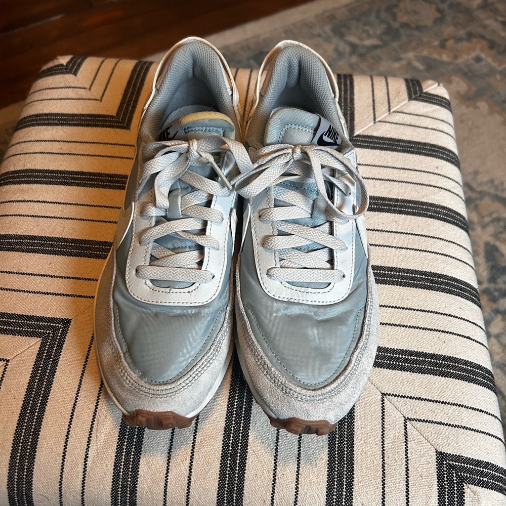 1972 style Women’s Nike - Picture 3 of 7